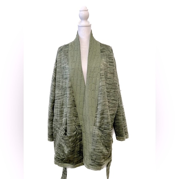 NEW NIKE - Yoga Therma-FIT Luxe​ Top - Picture 10 of 16